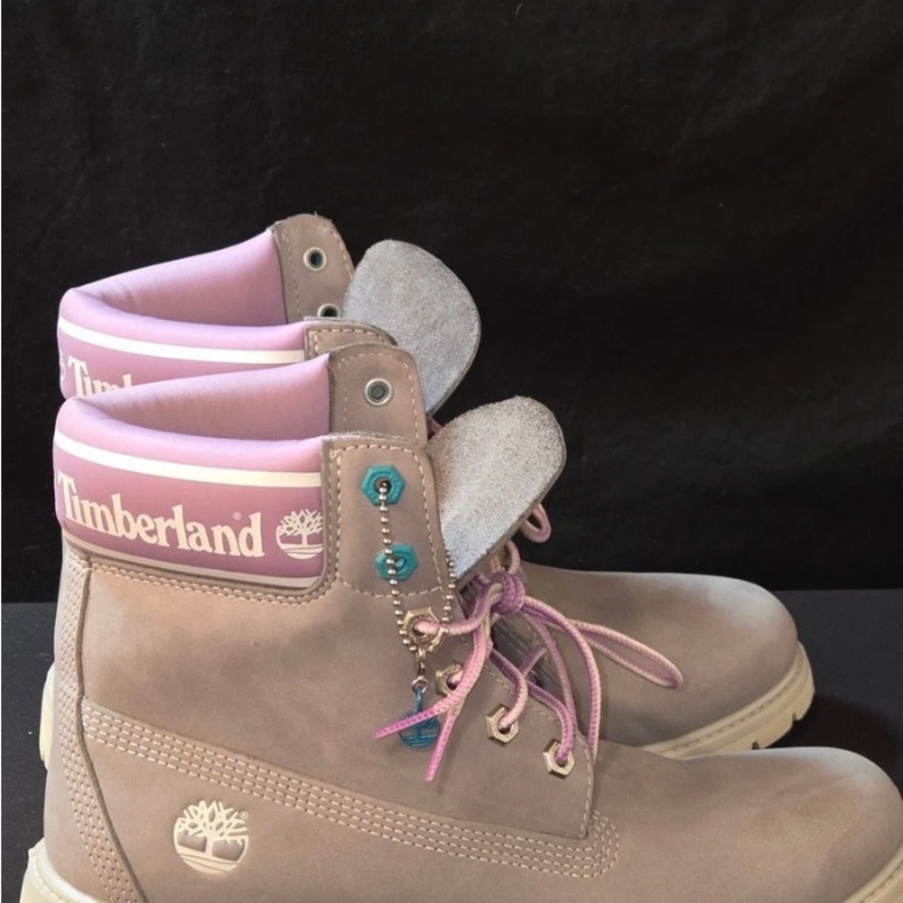 Timberland Women’s Gray Boots - Picture 2 of 5